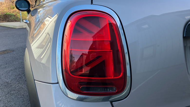 MINI Hatchback 1.5 Cooper Classic 3dr Petrol Hatchback